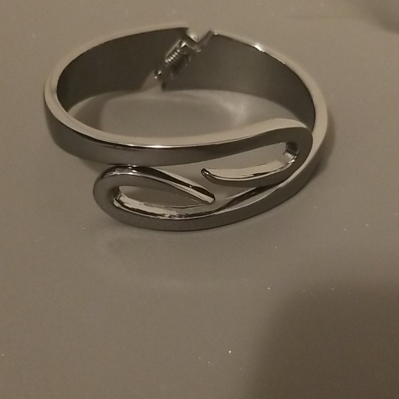 Bracelet - Picture 1 of 4